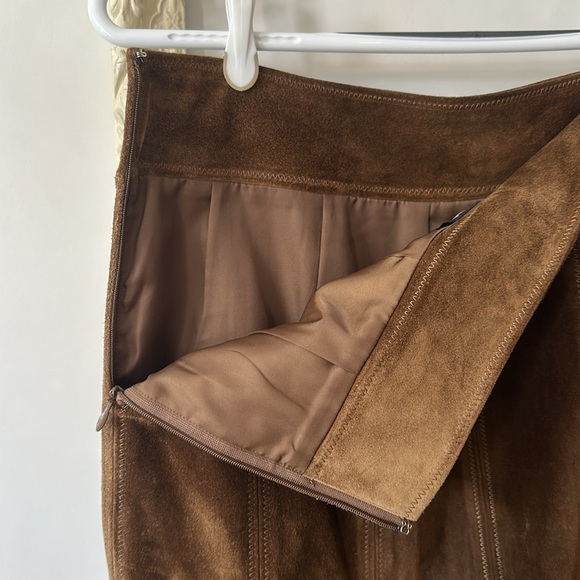 DKNY | Elegant Brown 100% Leather Suede Skirt - Picture 14 of 16